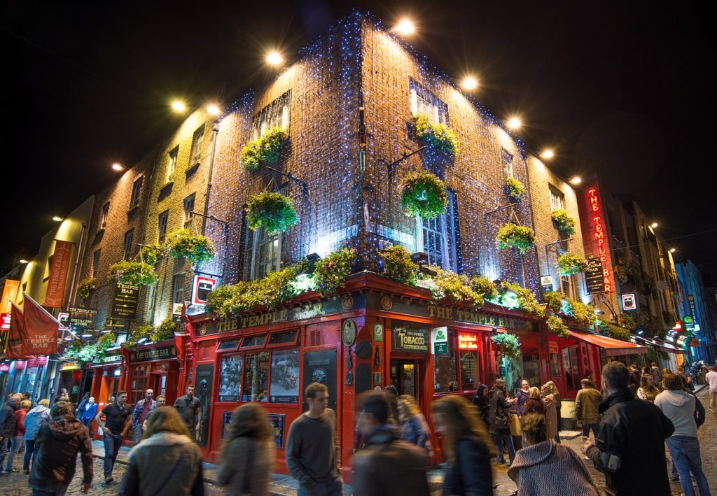 Dublin Ireland Tour Tenple Bar People