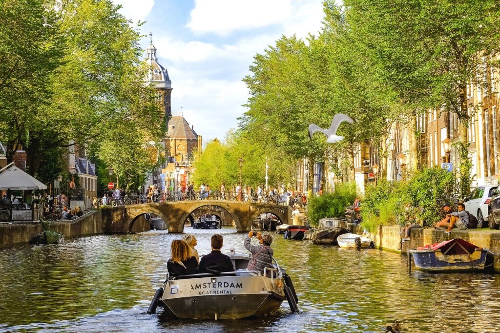 Amsterdam Canals, Netherlands | Lingo Tours